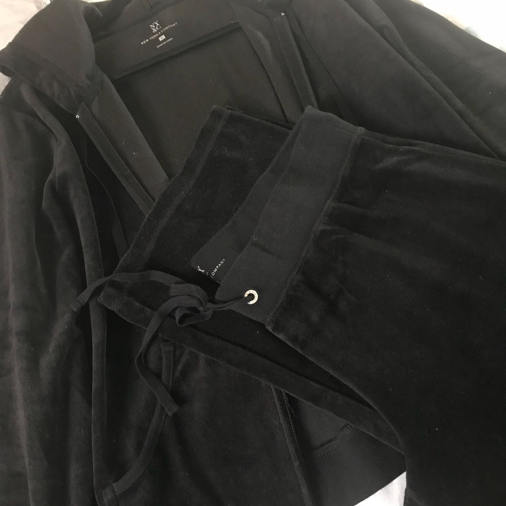 Black Velour TrackSuit Set - Picture 1 of 6